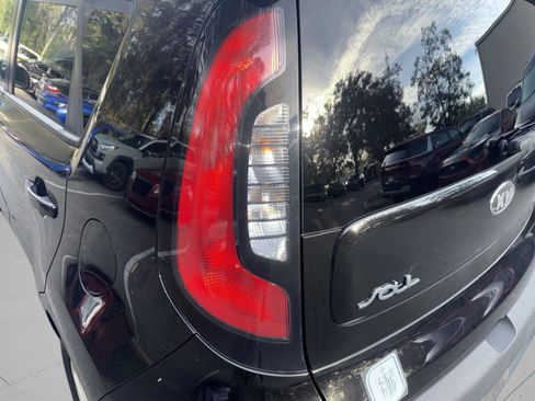 Used 2014 Kia Soul + image 7