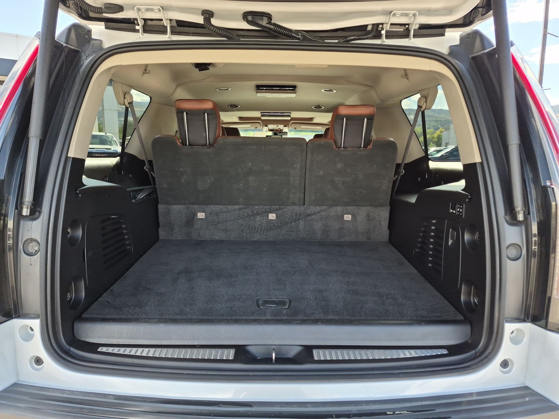 Used 2019 Cadillac Escalade ESV Premium Luxury AWD/4WD image 34