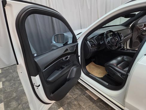 Used 2018 Volvo XC90 T6 Momentum w/ Convenience Package image 9