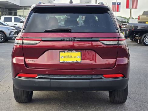 Used 2024 Jeep Grand Cherokee Altitude AWD/4WD image 5