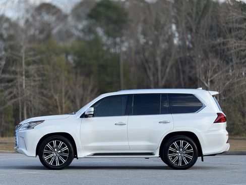 Used 2020 Lexus LX 570 4WD w/ Luxury Package image 8