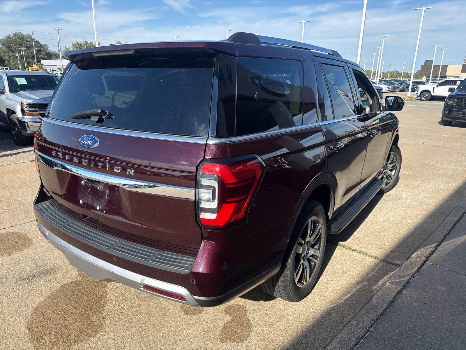 Used 2024 Ford Expedition Limited AWD/4WD image 5