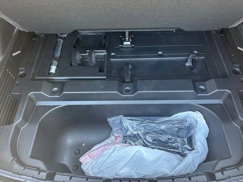 Used 2024 Chevrolet Equinox EV RS FWD image 17