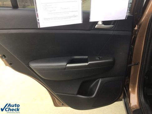 Used 2017 Kia Sportage LX image 12