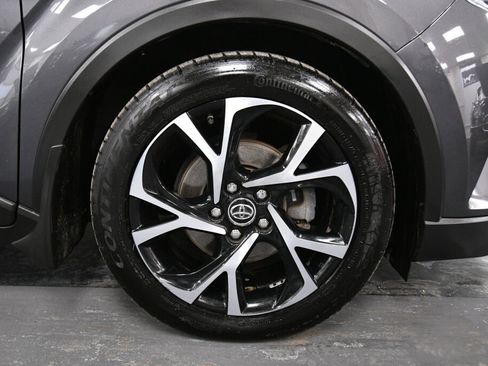 Used 2018 Toyota C-HR XLE image 25