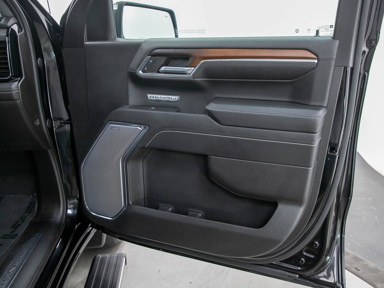Used 2024 GMC Sierra 1500 Denali w/ Technology Package AWD/4WD image 9