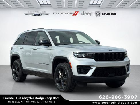 Used 2023 Jeep Grand Cherokee Altitude AWD/4WD image 1
