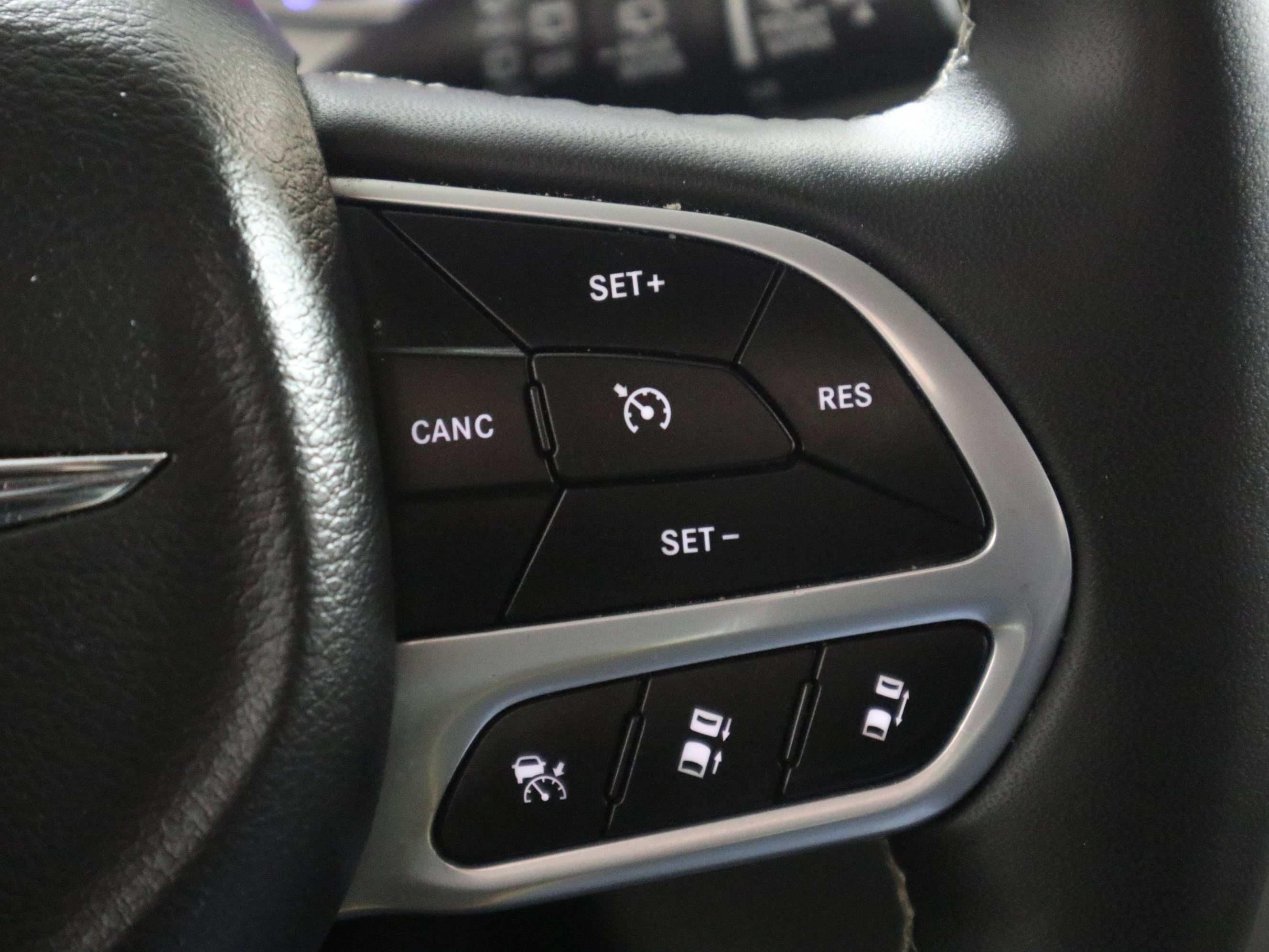 Used 2024 Chrysler Pacifica Touring-L FWD image 30