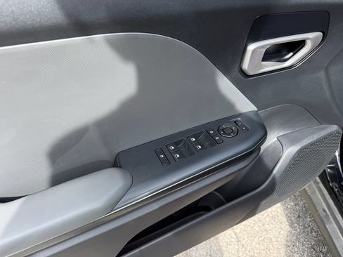 Used 2025 Kia K4 FWD image 17