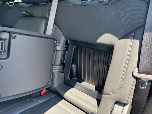 New 2025 GMC Sierra 3500 SLT w/ SLT Convenience Package image 32