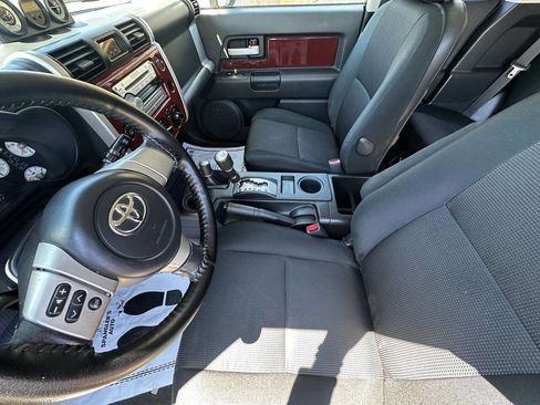 Used 2008 Toyota FJ Cruiser 4WD image 10