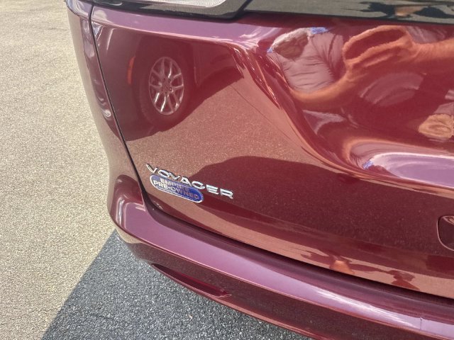 Used 2023 Chrysler Voyager LX FWD image 7