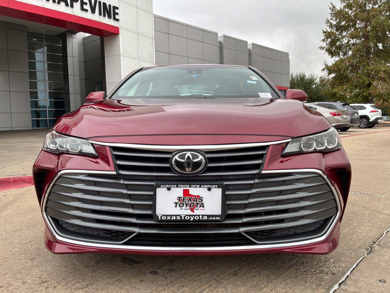 Used 2022 Toyota Avalon XLE FWD image 3