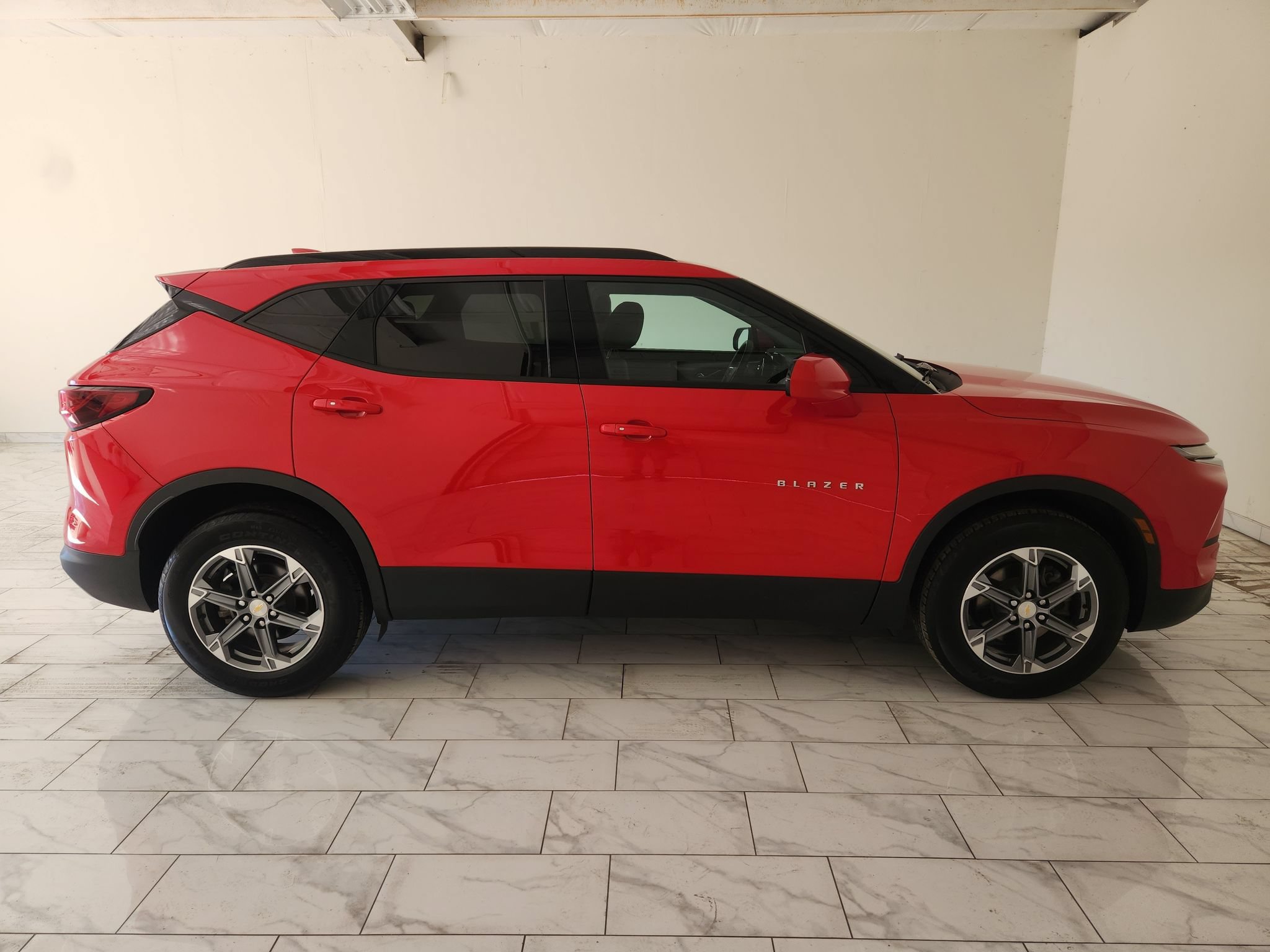 Used 2023 Chevrolet Blazer LT w/ Convenience Package FWD image 4