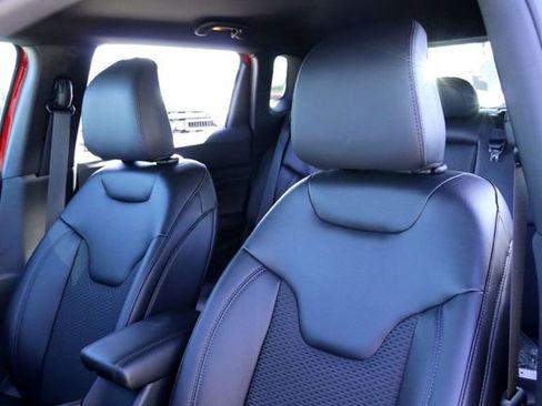 New 2026 Jeep Compass Latitude image 10