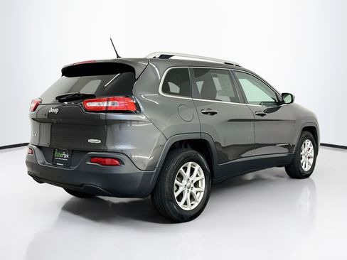 Used 2016 Jeep Cherokee Latitude AWD/4WD image 9
