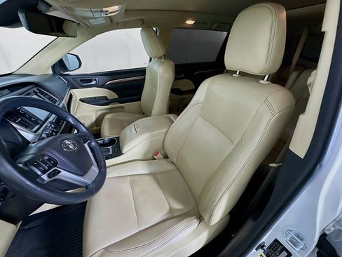 Used 2017 Toyota Highlander Limited Platinum FWD image 13