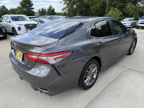 Used 2018 Toyota Camry SE FWD image 5