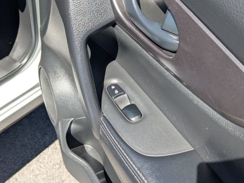 Used 2019 Nissan Rogue Sport S AWD/4WD image 32