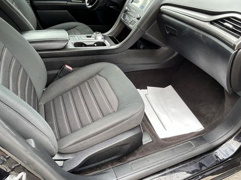Used 2020 Ford Fusion SE FWD image 12