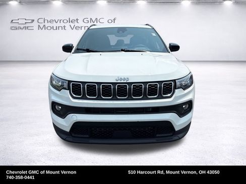 Used 2024 Jeep Compass Latitude AWD/4WD image 9