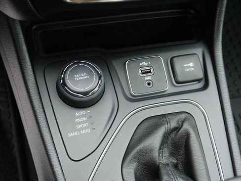 Used 2019 Jeep Cherokee Latitude Plus w/ Cold Weather Group image 21