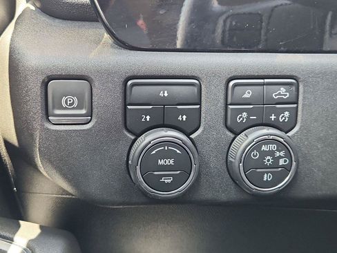 Used 2024 Chevrolet Silverado 2500 LT w/ Texas Edition AWD/4WD image 18