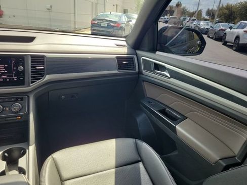 Used 2021 Volkswagen Atlas Cross Sport SE w/ Panoramic Sunroof Package FWD image 13