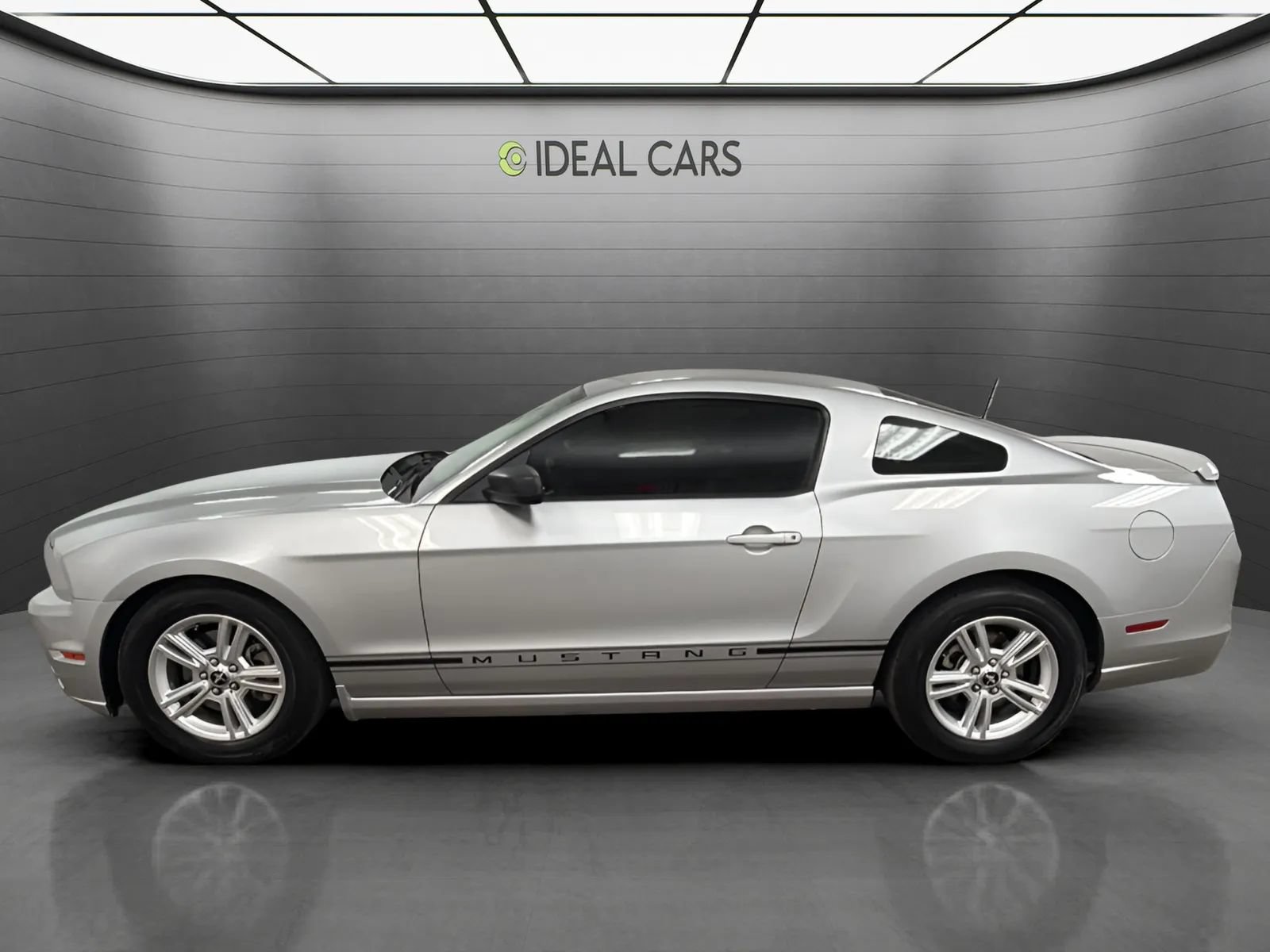 Used 2013 Ford Mustang Coupe RWD image 8