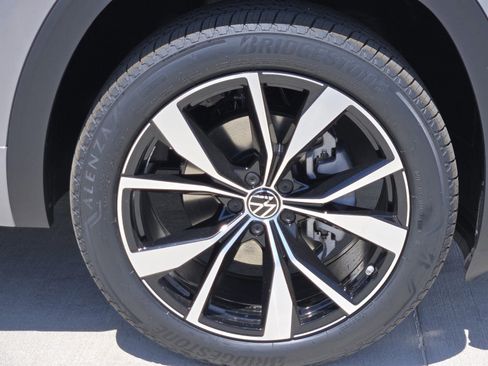 Used 2024 Volkswagen Atlas Cross Sport SEL Premium R-Line AWD/4WD image 7
