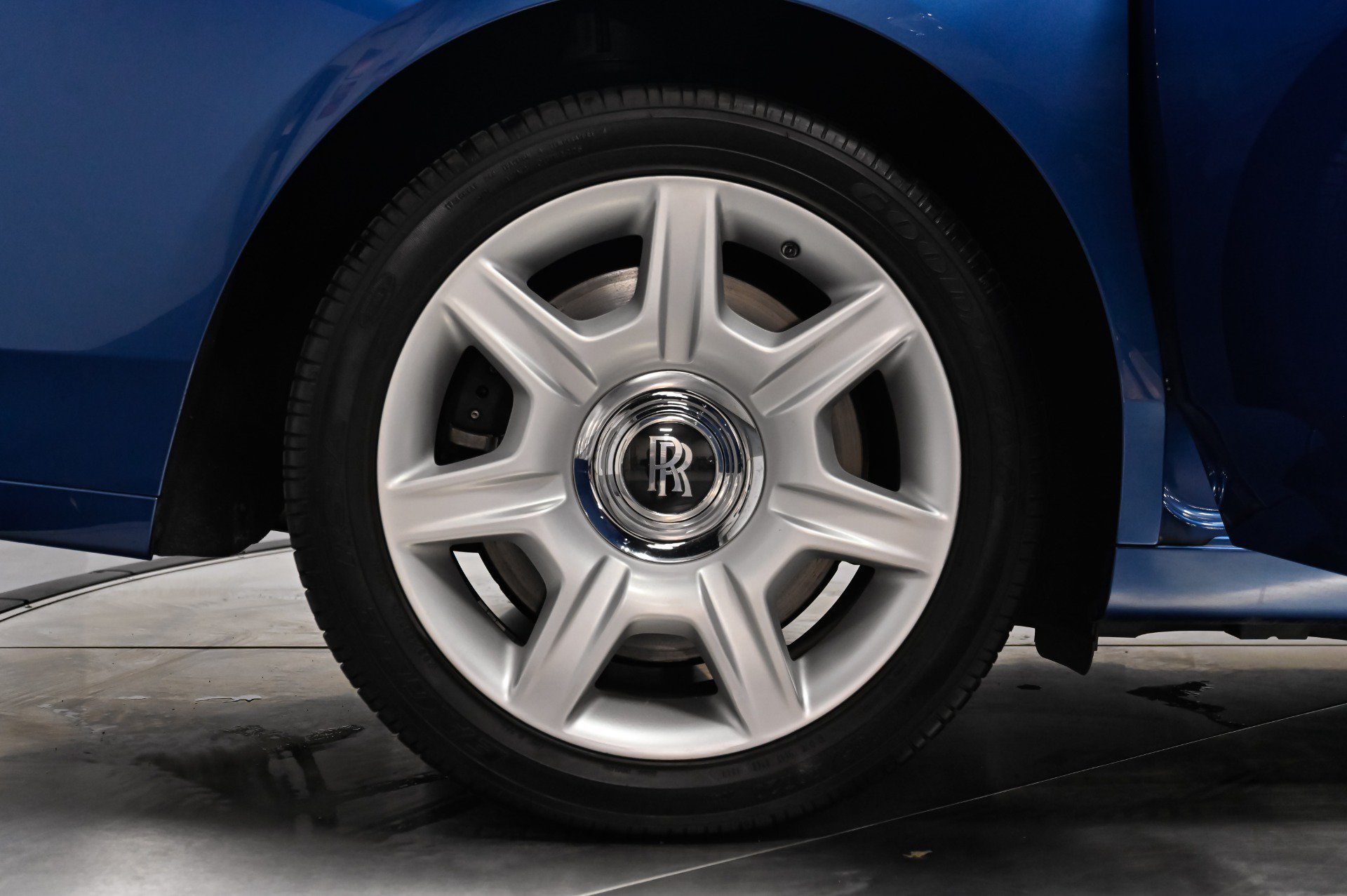 Used 2012 Rolls-Royce Ghost RWD image 17