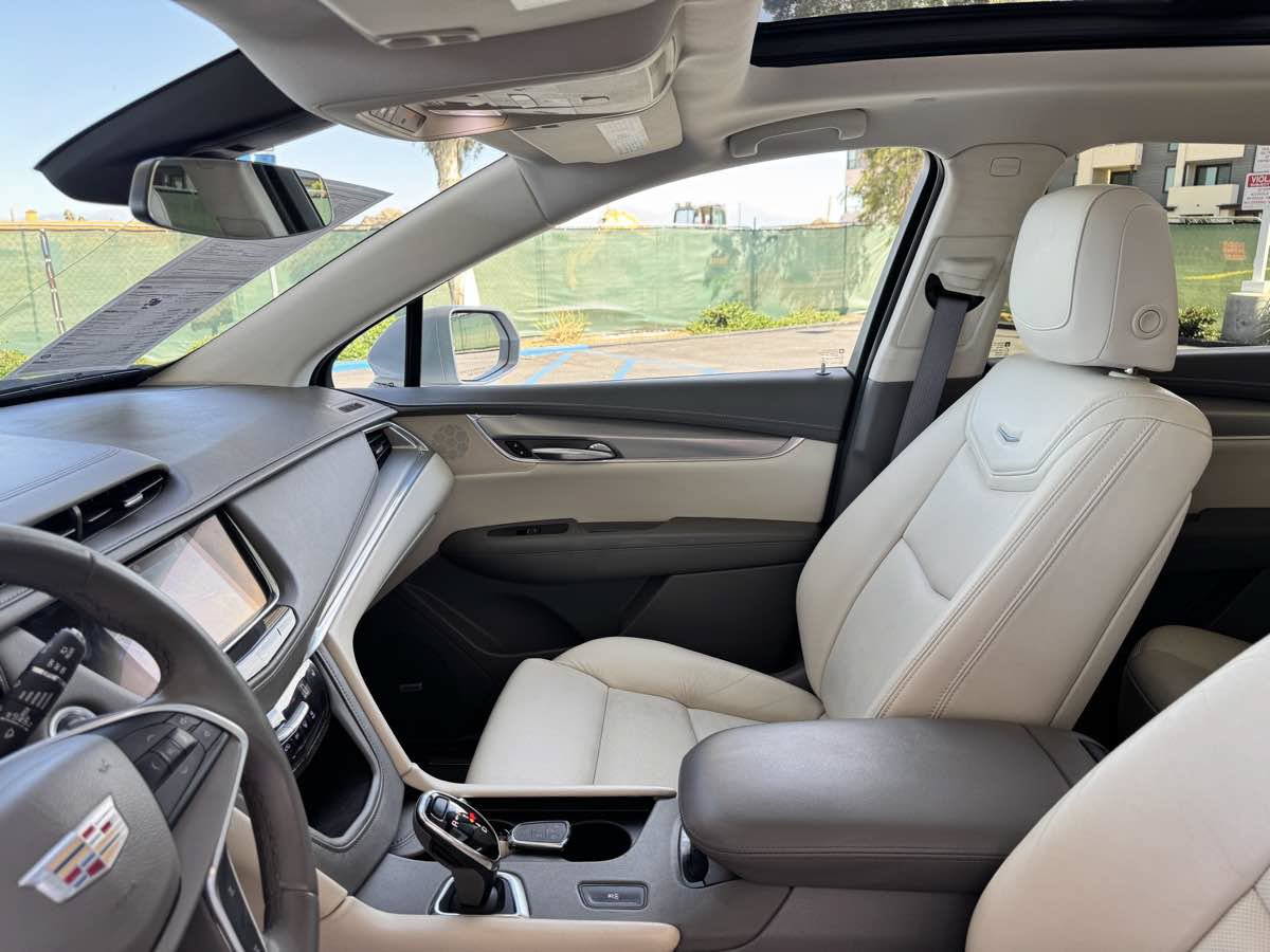 Used 2017 Cadillac XT5 Luxury w/ Driver Awareness Package FWD image 35