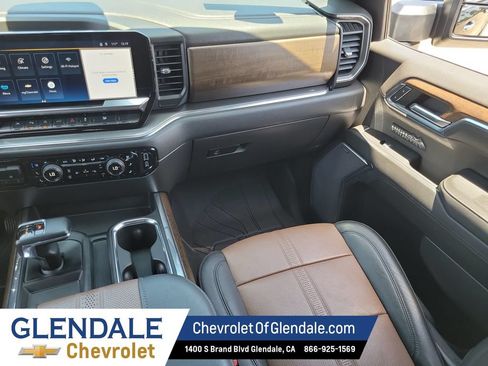 Certified 2023 Chevrolet Silverado 1500 High Country w/ High Country Premium Package AWD/4WD image 24