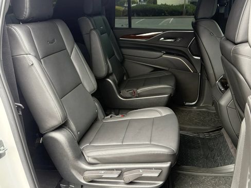 Used 2022 Cadillac Escalade ESV Luxury AWD/4WD image 31