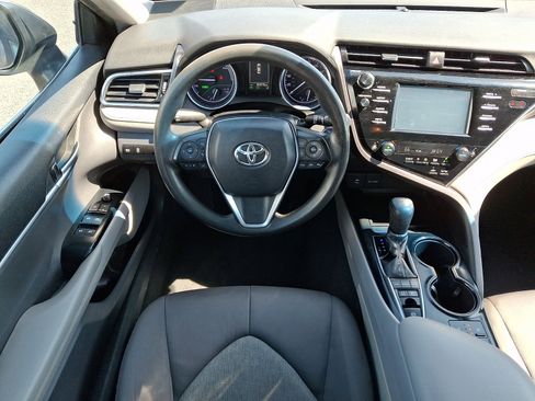 Used 2018 Toyota Camry LE image 10