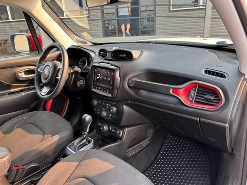 Used 2023 Jeep Renegade Latitude AWD/4WD image 24