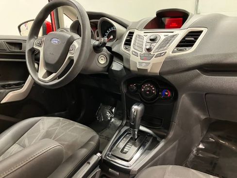 Used 2013 Ford Fiesta SE FWD image 38