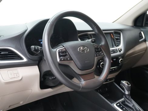 Used 2022 Hyundai Accent Limited image 9