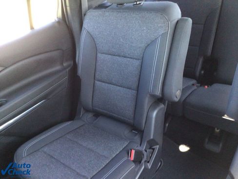 Used 2025 Chevrolet Traverse LT image 17