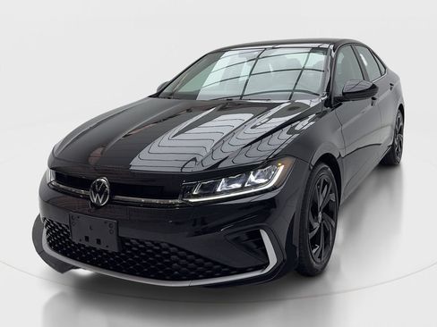 Used 2025 Volkswagen Jetta SE w/ Sunroof Package FWD image 4