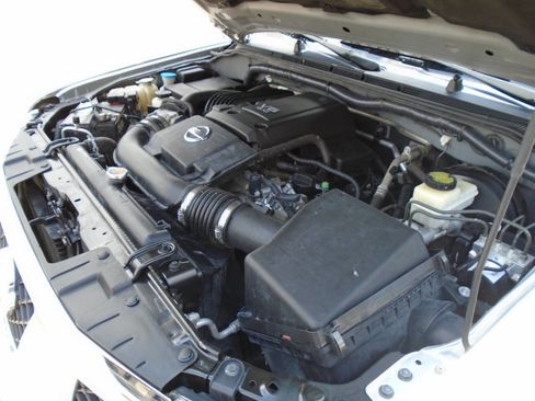 Used 2014 Nissan Frontier SL RWD image 19
