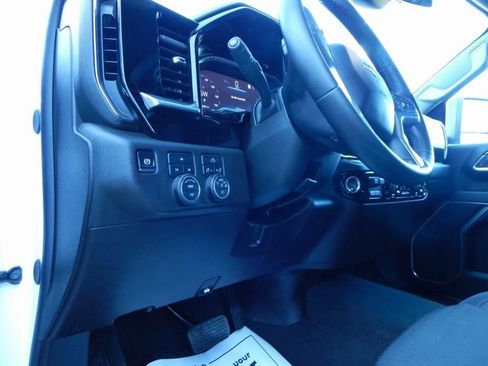 Used 2025 Chevrolet Silverado 2500 LT w/ Convenience Package image 18