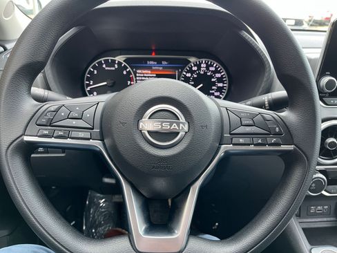 Used 2025 Nissan Sentra SV image 28