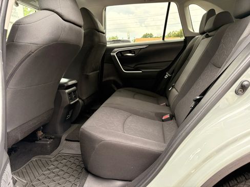 Used 2022 Toyota RAV4 XLE AWD/4WD image 14