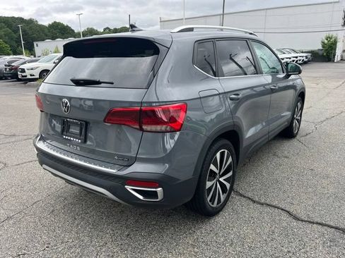 Used 2023 Volkswagen Taos SE AWD/4WD image 3