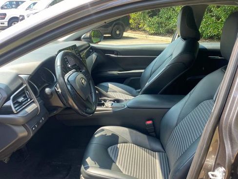 Used 2021 Toyota Camry SE FWD image 11