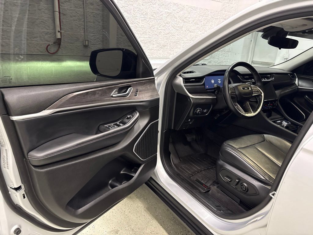 Used 2021 Jeep Grand Cherokee L Limited AWD/4WD image 13