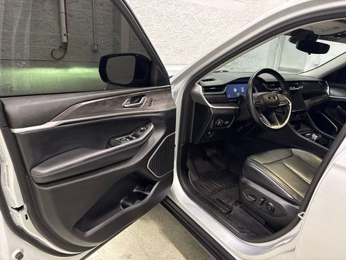 Used 2021 Jeep Grand Cherokee L Limited AWD/4WD image 13