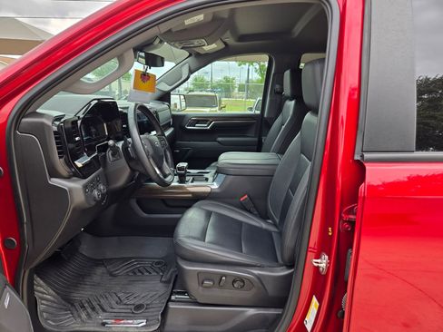 Used 2024 Chevrolet Silverado 1500 LT Trail Boss w/ Convenience Package II AWD/4WD image 9
