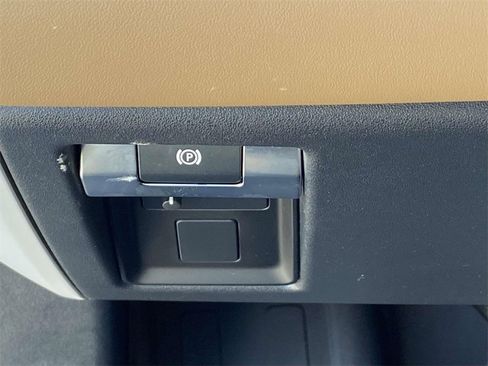 Used 2025 Land Rover Defender 110 S image 28